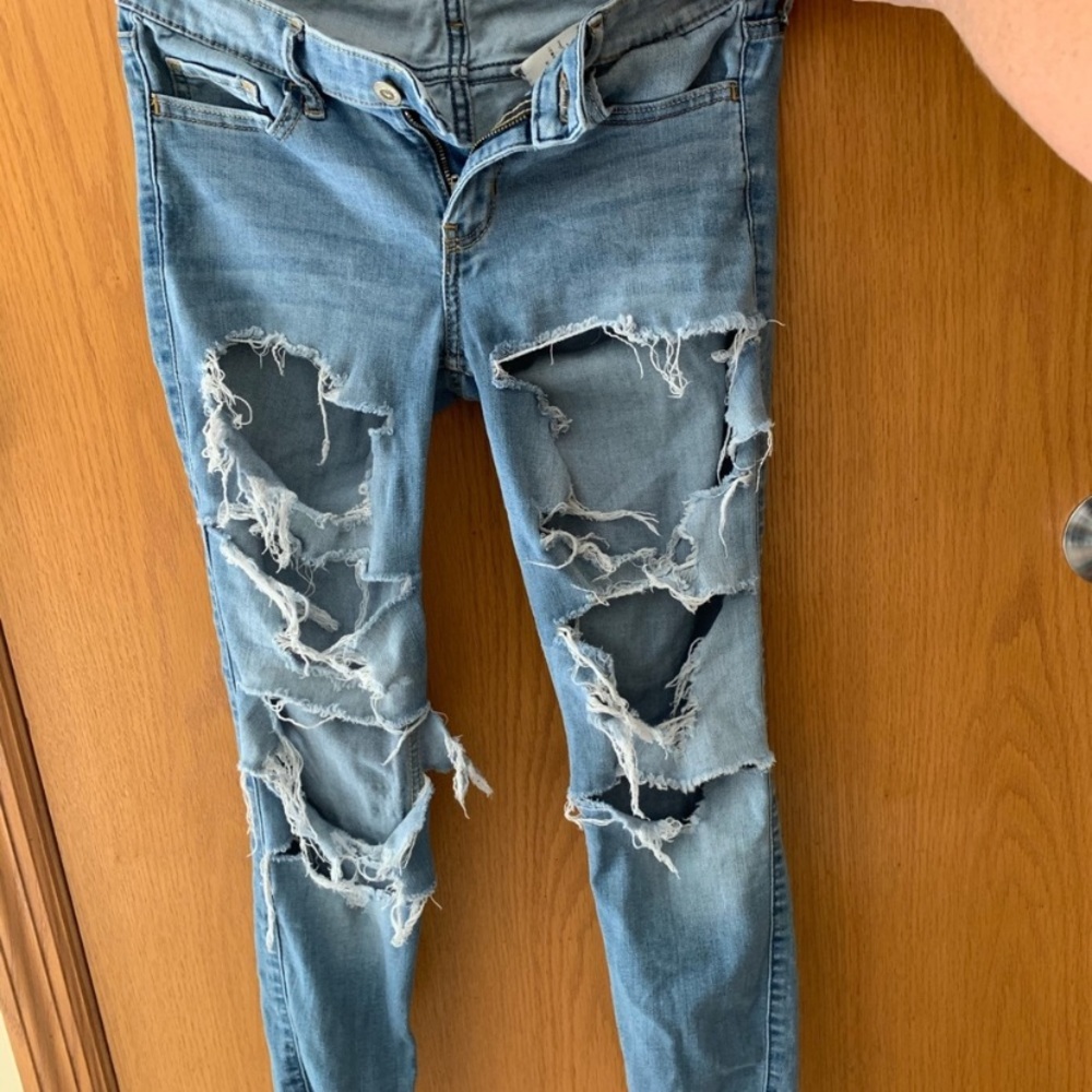 Ripped Hollister skinny jeans